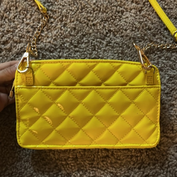 Betsey Johnson small quilted yellow crossbody purse with gold tone accents - Picture 5 of 6